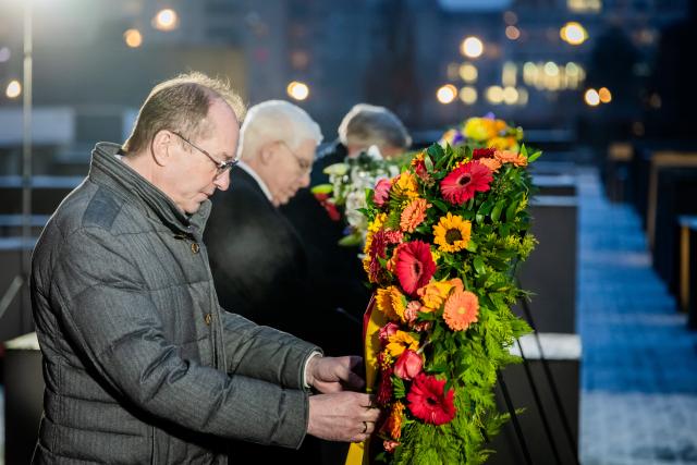 27 January 2026, Berlin: (L-R) Alexander Dobrindt, German Minister of the Interior, Josef Schuster, President of the Central Council of Jews in Germany, and Magnus Brunner, Commissioner for Home Affairs and Migration of the European Union, take part in a commemoration and wreath-laying ceremony at the Memorial to the Murdered Jews of Europe to mark the International Day of Commemoration in Memory of the Victims of the Holocaust. Photo: Christoph Soeder/dpa