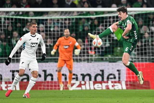 27 January 2026, Bremen: Bremen's Jens Stage controls the ball during the German Bundesliga soccer match between Werder Bremen and TSG 1899 Hoffenheim at the Weserstadion. Photo: Carmen Jaspersen/dpa