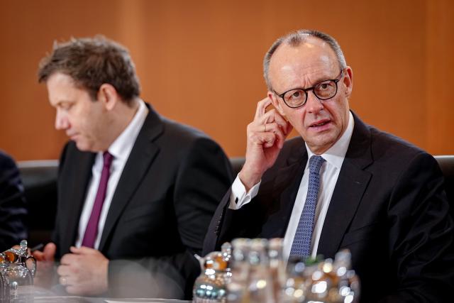 28 January 2026, Berlin: Lars Klingbeil, German Minister of Finance, Vice-Chancellor, and German Chancellor Friedrich Merz take part in the meeting of the Federal Cabinet in the Federal Chancellery. Photo: Kay Nietfeld/dpa