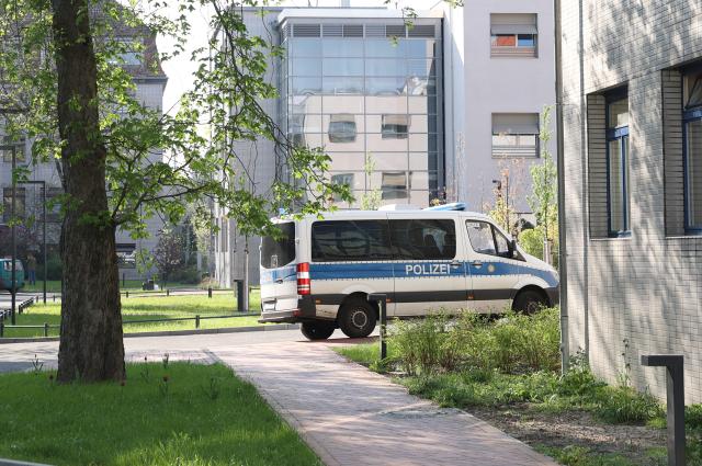FILED - 21 April 2023, Berlin: Police are on duty on the premises of the Berlin's Jewish Hospital on Heinz-Galinski-Strasse. Photo: Jörg Carstensen/dpa