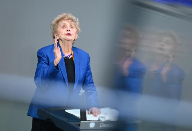 28 January 2026, Berlin: Holocaust survivor Tova Friedman speaks during a plenary session at the GErman Parliament (Bundestag). The Bundestag commemorated the victims of National Socialism with a memorial service at the beginning of the day's sitting. Photo: Elisa Schu/dpa