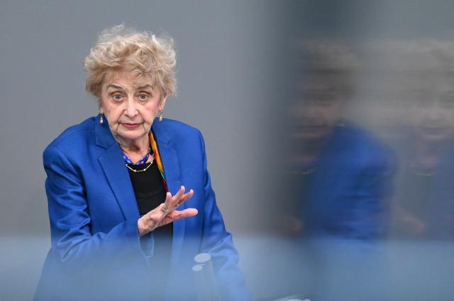 28 January 2026, Berlin: Holocaust survivor Tova Friedman speaks during a plenary session at the GErman Parliament (Bundestag). The Bundestag commemorated the victims of National Socialism with a memorial service at the beginning of the day's sitting. Photo: Elisa Schu/dpa