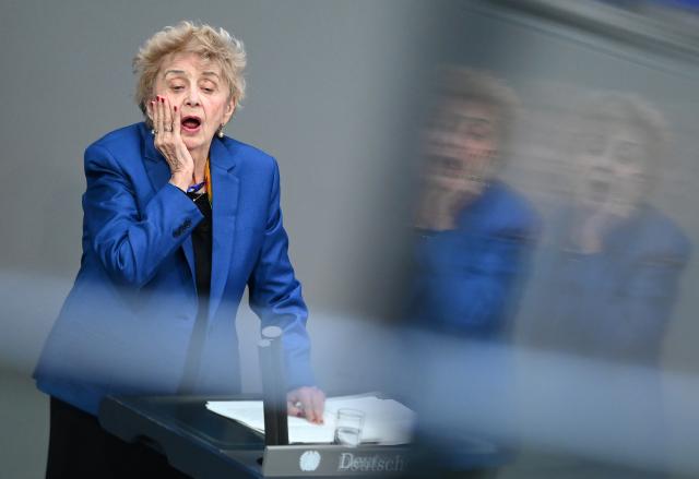 28 January 2026, Berlin: Holocaust survivor Tova Friedman speaks during a plenary session at the GErman Parliament (Bundestag). The Bundestag commemorated the victims of National Socialism with a memorial service at the beginning of the day's sitting. Photo: Elisa Schu/dpa