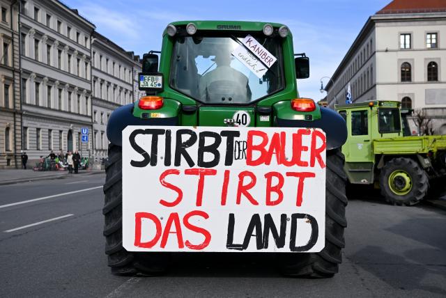 28 January 2026, Bavaria, Munich: Farmers demonstrate in Munich city center with tractors and a poster with the slogan "If the farmer dies, the country dies" to draw attention to the persistently low milk prices. Rising costs for energy, feeding and operating resources are putting many farms under increasing pressure

   . Photo: Sven Hoppe/dpa