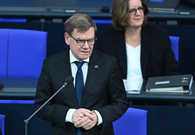28 January 2026, Berlin: German Foreign Minister Johann Wadephul speaks during a government questioning at a plenary session of the GErman Parliament (Bundestag). Photo: Elisa Schu/dpa