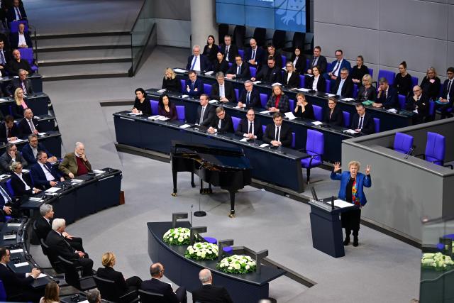 28 January 2026, Berlin: Holocaust survivor Tova Friedman speaks during a plenary session at the GErman Parliament (Bundestag). The Bundestag commemorated the victims of National Socialism with a memorial service at the beginning of the day's sitting. Photo: Sebastian Gollnow/dpa