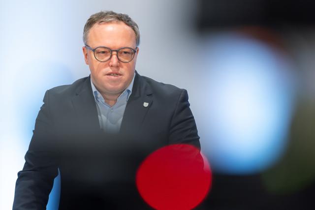 28 January 2026, Thuringia, Erfurt: Minister President of Thuringia Mario Voigt speaks during a press conference at the Thuringian State Chancellery. According to his statements, the Technical University of Chemnitz has revoked Thuringia's Minister President Voigt's doctoral degree. Photo: Michael Reichel/dpa