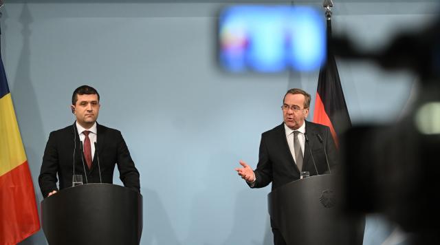 28 January 2026, Berlin: German Minister of Defense Boris Pistorius (R) and his Romanian counterpart Radu-Dinel Miruta speak during a press conference after their meeting. Photo: Britta Pedersen/dpa
