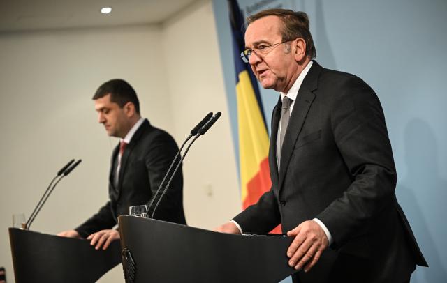 28 January 2026, Berlin: German Minister of Defense Boris Pistorius (R) and his Romanian counterpart Radu-Dinel Miruta speak during a press conference after their meeting. Photo: Britta Pedersen/dpa