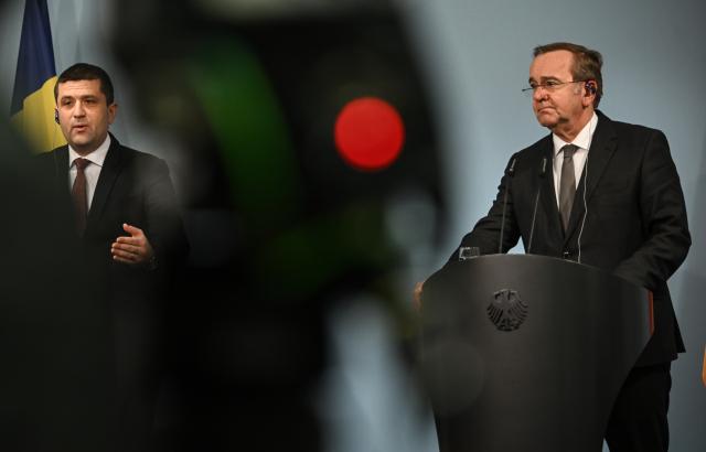 28 January 2026, Berlin: German Minister of Defense Boris Pistorius (R) and his Romanian counterpart Radu-Dinel Miruta speak during a press conference after their meeting. Photo: Britta Pedersen/dpa