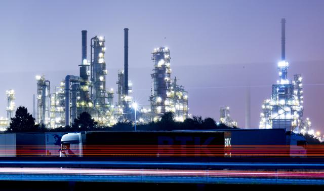 FILED - 20 October 2023, Saxony-Anhalt, Leuna: A view of the refinery in Leuna. Oil prices have climbed to their highest level in four months, with a barrel of North Sea Brent crude for March delivery hovering at $68.41 on Wednesday, up 84 cents from the previous day. Photo: Hendrik Schmidt/dpa