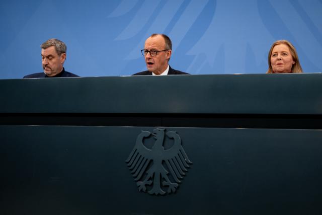 28 January 2026, Berlin: (L-R) Minister-President of Bavaria Markus Soeder, German Chancellor Friedrich Merz and Minister of Labor and Social Affairs Baerbel Bas attend a press conference on the coalition committee at the Chancellery. Photo: Fabian Sommer/dpa