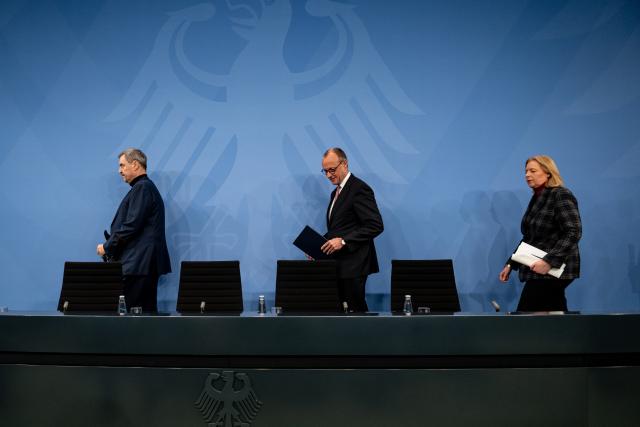 28 January 2026, Berlin: (L-R) Minister-President of Bavaria Markus Soeder, German Chancellor Friedrich Merz and Minister of Labor and Social Affairs Baerbel Bas arrive for a press conference on the coalition committee at the Chancellery. Photo: Fabian Sommer/dpa