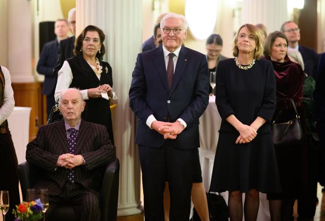 28 January 2026, Berlin: German President Frank-Walter Steinmeier (C) and his wife Elke Buedenbender, as well as Daniel Barenboim (L), listen to a speech by Berlin's Governing Mayor Wegner during a dinner in honor of Federal President Steinmeier as an honorary citizen of Berlin on the occasion of his 70th birthday. Photo: Bernd von Jutrczenka/dpa