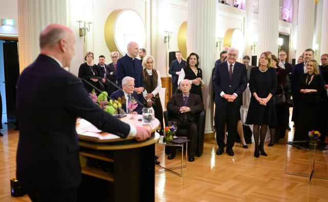 28 January 2026, Berlin: German President Frank-Walter Steinmeier (C) and his wife Elke Buedenbender, as well as Daniel Barenboim (L), listen to a speech by Berlin's Governing Mayor Wegner during a dinner in honor of Federal President Steinmeier as an honorary citizen of Berlin on the occasion of his 70th birthday. Photo: Bernd von Jutrczenka/dpa