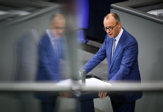 29 January 2026, Berlin: German Chancellor Friedrich Merz makes a government statement on the current foreign policy situation in the 56th plenary session of the 21st legislative period in the German Bundestag. Photo: Bernd von Jutrczenka/dpa