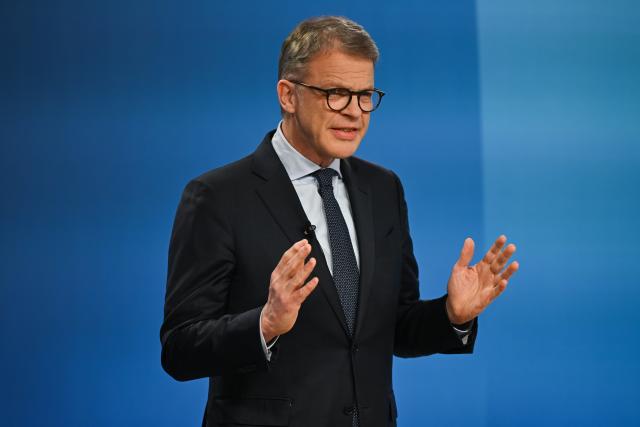 29 January 2026, Hesse, Frankfurt/M.: Christian Sewing, Chairman of the Management Board of Deutsche Bank, speaks at Deutsche Bank's headquarters during the annual press conference. Photo: Florian Wiegand/dpa