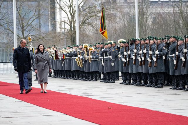 29 January 2026, Berlin: German Chancellor Friedrich Merz welcomes Inga Ruginiene, Prime Minister of Lithuania, with military honors in front of the German Chancellery in Berlin. Photo: Fabian Sommer/dpa
