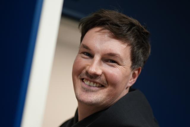 29 January 2026, Hamburg: Hamburger SV coach Merlin Polzin reacts during the team's press conference ahead of the German Bundesliga soccer match against Bayern Munich. Photo: Marcus Brandt/dpa
