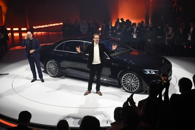 29 January 2026, Baden-Württemberg, Stuttgart: Joerg Burzer (L), Mercedes Board Member for Production, and Mathias Geisen (R), Member of the Board of Management of Mercedes-Benz Group AG, stand in front of the new S-Class during its presentation in Stuttgart. Photo: Marijan Murat/dpa