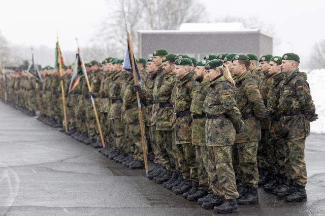 29 January 2026, Bavaria, Veitshoechheim: Soldiers stand at the subordination of Panzergrenadier bataillon 122 and Panzer bataillon 203 to Panzer brigade 45 "Lithuania". Photo: Heiko Becker/dpa