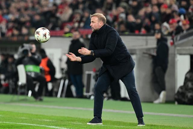 29 January 2026, Baden-Württemberg, Stuttgart: Stuttgart coach Sebastian Hoeness reacts on the touchlineduring the UEFA Europa League soccer match between VfB Stuttgart and Young Boys Bern at the MHPArena. Photo: Bernd Weißbrod/dpa