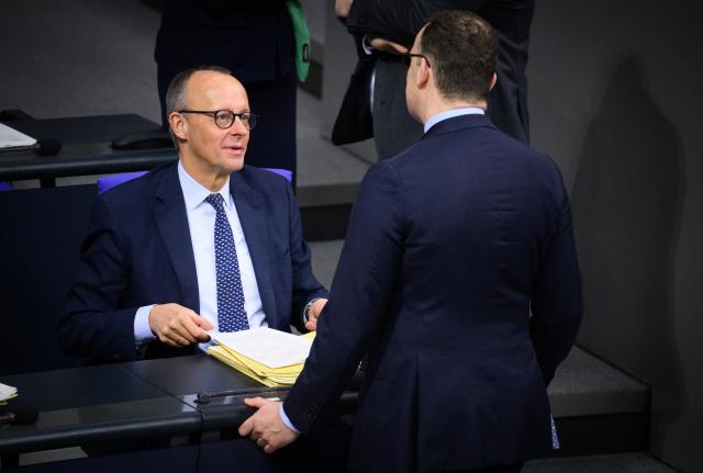 30 January 2026, Berlin: German Chancellor Friedrich Merz speaks to Jens Spahn, Chairman of the Christian Democratic Union (CDU)/Christian Social Union (CSU) parliamentary group,  at the start of the 57th plenary session of the German Parliament (Bundestag) in Berlin. Photo: Bernd von Jutrczenka/dpa