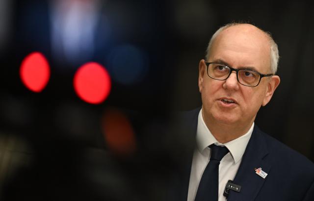 30 January 2026, Berlin: Andreas Bovenschulte, President of the German Council (Bundesrat) and Mayor of Bremen,speaks to the press ahead of the plenary session of the Bundesrat. Photo: Britta Pedersen/dpa