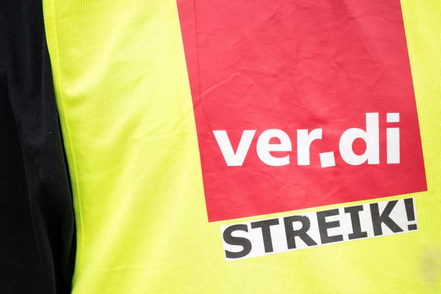 FILED - 21 July 2023, Berlin: A Close-up of a vest with the inscription "ver.di Strike!". 
The Verdi union called for walkouts in 15 of Germany's 16 states, as it seeks to increase pressure on employers in a collective bargaining dispute. Photo: Hannes P Albert/dpa