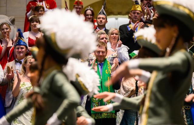 30 January 2026, Saxony, Dresden: Michael Kretschmer, Minister President of Saxony, receives representatives of the Saxon Carnival Association in the State Chancellery. Around 250 members of various clubs and associations will present their diversity in a short program. Photo: Robert Michael/dpa