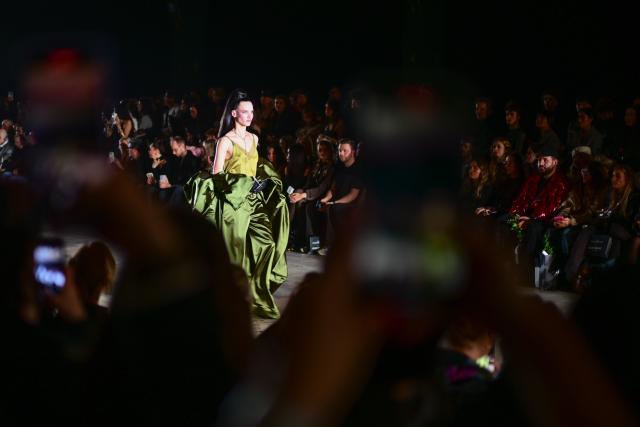 30 January 2026, Berlin: A model takes to the catwalk during the Kilian Kerner show at NLND Berlin as part of Berlin Fashion Week. Photo: Sebastian Christoph Gollnow/dpa