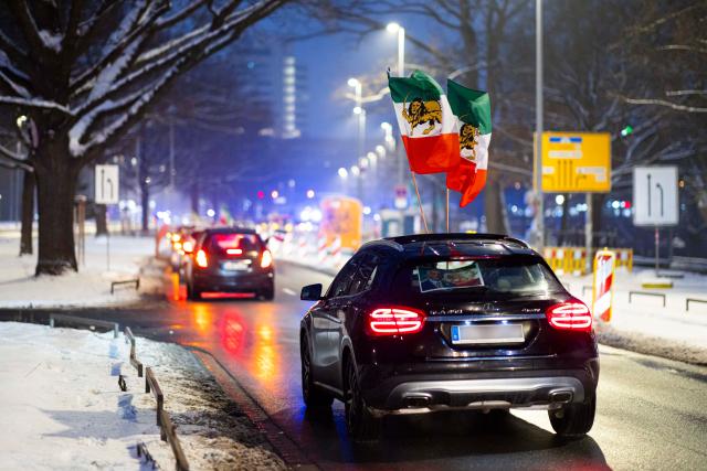 30 January 2026, Lower Saxony, Hanover: Participants with Iran's Pre-Islamic revolution flags attached to their vehicles, drive in a motorcade the city center of Hanover, to protests against violence by the Iranian government. Photo: Michael Matthey/dpa - ATTENTION: individual(s) has/have been pixelated for legal reasons
