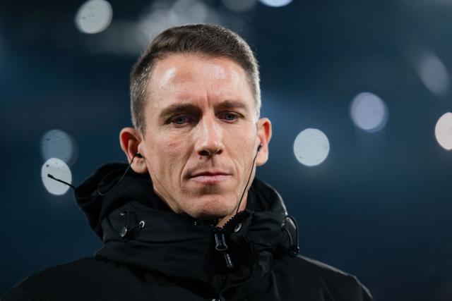 30 January 2026, North Rhine-Westphalia, Cologne: Wolfsburg Coach Daniel Bauer is pictured before the start of the German Bundesliga soccer match between 1. FC Cologne and VfL Wolfsburg at the RheinEnergieStadion. Photo: Marius Becker/dpa - IMPORTANT NOTICE: DFL and DFB regulations prohibit any use of photographs as image sequences and/or quasi-video.
