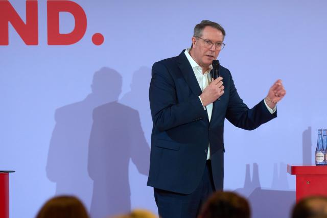 31 January 2026, Rhineland-Palatinate, Koblenz: Minister President of Rhineland-Palatinate, Alexander Schweitzer, of the Social Democratic Party, speaks at the start of the election campaign tour in Koblenz. Photo: Thomas Frey/dpa