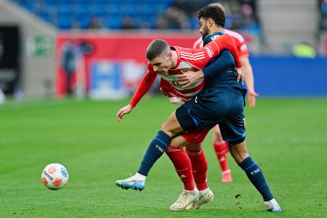 31 January 2026, Baden-Württemberg, Sinsheim: Union Berlin's Andrej Ilic and Hoffenheim's Ozan Kabak battle for the ball during the German Bundesliga soccer match between TSG 1899 Hoffenheim and 1. FC Union Berlin at the PreZero Arena. Photo: Uwe Anspach/dpa - IMPORTANT NOTICE: DFL and DFB regulations prohibit any use of photographs as image sequences and/or quasi-video.