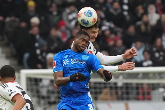 31 January 2026, Hesse, Frankfurt/M.: Frankfurt's Robin Koch and Leverkusen's Christian Kofane battle for a header during the German Bundesliga soccer match between Eintracht Frankfurt and Bayer Leverkusen at the Deutsche Bank Park. Photo: Marc Schüler/dpa - IMPORTANT NOTICE: DFL and DFB regulations prohibit any use of photographs as image sequences and/or quasi-video.