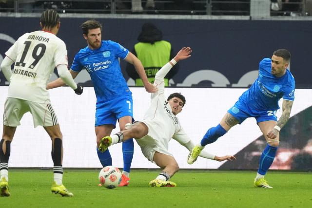 31 January 2026, Hesse, Frankfurt/M.: Frankfurt's Ayoube Amaimouni-Echghouyab is brought down by Leverkusen's Jonas Hofmann during the German Bundesliga soccer match between Eintracht Frankfurt and Bayer Leverkusen at the Deutsche Bank Park. Photo: Marc Schüler/dpa - IMPORTANT NOTICE: DFL and DFB regulations prohibit any use of photographs as image sequences and/or quasi-video.