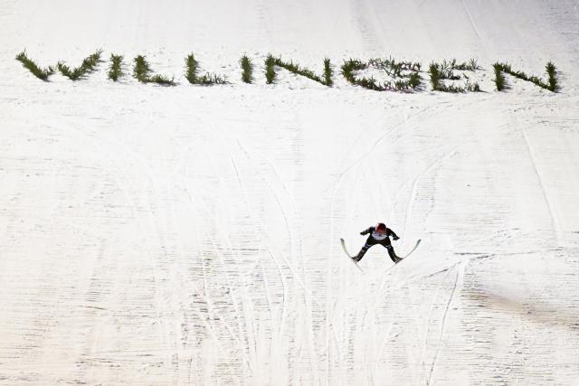 30 January 2026, Hesse, Willingen: Germany's Karl Geiger competes in the wualifications of the men's Large Hill competition of the FIS Ski Jumping World Cup FIS Ski Jumping World Cup in Willingen. Photo: Swen Pförtner/dpa