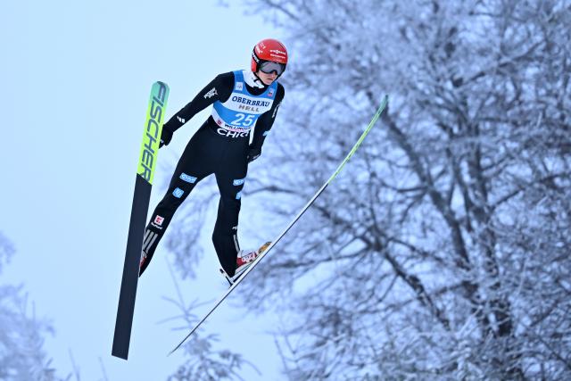 30 January 2026, Hesse, Willingen: Germany's Karl Geiger competes in the men's Large Hill competition of the FIS Ski Jumping World Cup FIS Ski Jumping World Cup in Willingen. Photo: Swen Pförtner/dpa