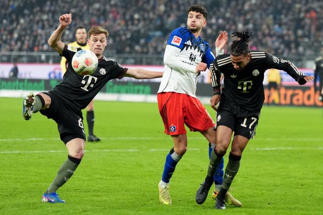 31 January 2026, Hamburg: Bayern Munich's Joshua Kimmich (L) and Hamburger's Daniel Elfadli battle for the ball during the German Bundesliga soccer match between Hamburger SV and FC Bayern Munich at the Volksparkstadion Photo: Marcus Brandt/dpa
