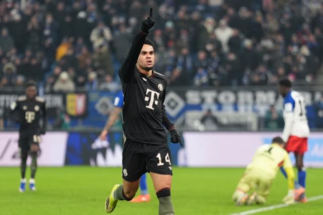 31 January 2026, Hamburg: Bayern Munich's Luis Diaz celebrates scoring his side's second goal during the German Bundesliga soccer match between Hamburger SV and FC Bayern Munich at the Volksparkstadion Photo: Marcus Brandt/dpa - IMPORTANT NOTICE: DFL and DFB regulations prohibit any use of photographs as image sequences and/or quasi-video.