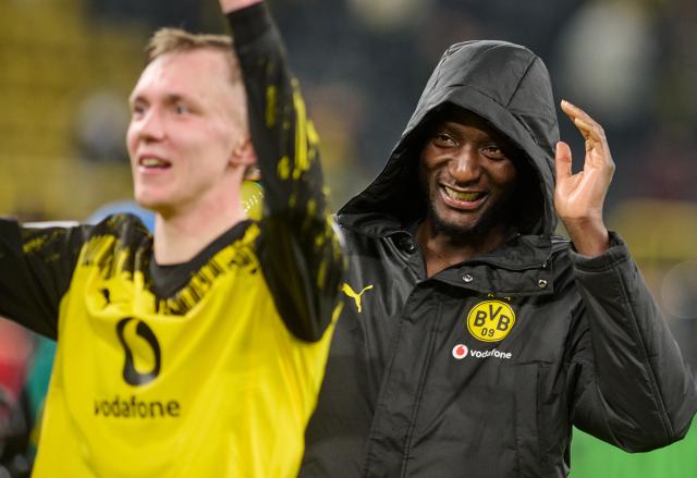 01 February 2026, North Rhine-Westphalia, Dortmund: Borussia Dortmund's Maximilian Beier (L) and Serhou Guirassy celebrate after the German Bundesliga soccer match between Borussia Dortmund and 1. FC Heidenheim,  at Signal Iduna Park. Photo: Bernd Thissen/dpa - WICHTIGER HINWEIS: Gemäß den Vorgaben der DFL Deutsche Fußball Liga bzw. des DFB Deutscher Fußball-Bund ist es untersagt, in dem Stadion und/oder vom Spiel angefertigte Fotoaufnahmen in Form von Sequenzbildern und/oder videoähnlichen Fotostrecken zu verwerten bzw. verwerten zu lassen.