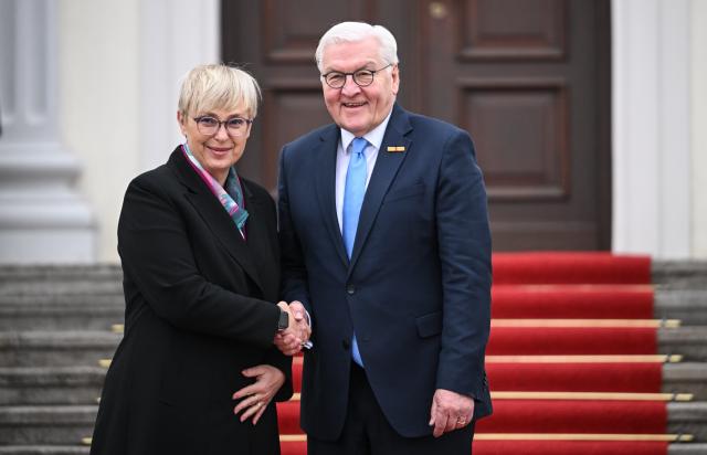 02 February 2026, Berlin: German President Frank-Walter Steinmeier receives the Slovenian President Natasa Pirc Musar. Photo: Britta Pedersen/dpa