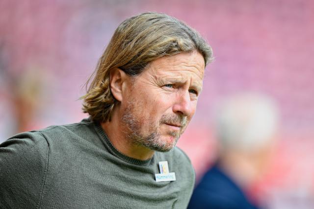 FILED - 13 September 2025, Rhineland-Palatinate, Mainz: Then Mainz coach Bo Henriksen is pictured before the German Bundesliga soccer match between FSV Mainz 05 and RB Leipzig at the Mewa Arena. Photo: Uwe Anspach/dpa - IMPORTANT NOTICE: DFL and DFB regulations prohibit any use of photographs as image sequences and/or quasi-video.