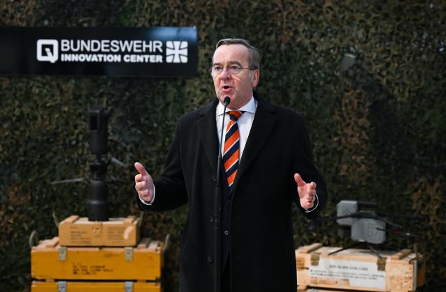 02 February 2026, Bavaria, Erding: Boris Pistorius, German Minister of Defense, attends the opening of the Bundeswehr Innovation Center. The innovation center is to become the interface between start-ups, the civilian research and industrial landscape and the Bundeswehr. Photo: Sven Hoppe/dpa
