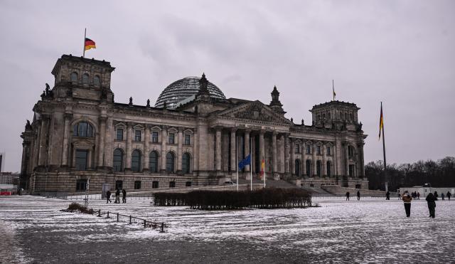 02 February 2026, Berlin: The flags on the Reichstag building fly at half-mast following the death of former Bundestag President Rita Suessmuth. Photo: Britta Pedersen/dpa