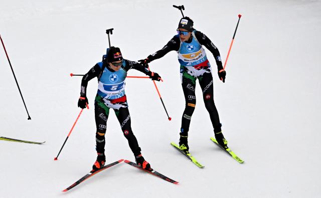 FILED - 14 January 2023, Bavaria, Ruhpolding: Italian biathlete Rebecca Passler (R) hands over to teammate Dorothea Wierer during the women's 4 x 6 km relay of the Biathlon World Cup. Photo: Sven Hoppe/dpa