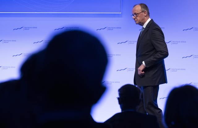 02 February 2026, Hesse, Eschborn: German Chancellor Friedrich Merz arrives to deliver a speech at the Deutsche Boerse New Year's reception in Eschborn. Photo: Boris Roessler/dpa