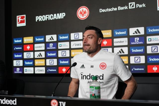 03 February 2026, Hesse, Frankfurt_Main: Newly appointed Eintracht Frankfurt coach Albert Riera arrives to the press conference where he is presented. Photo: Marc Schüler/dpa