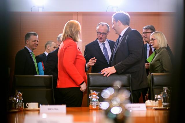 04 February 2026, Berlin: Baerbel Bas (L-R), German Minister of Labor and Social Affairs, Federal Chancellor Friedrich Merz and Lars Klingbeil, German Minister of Finance, take part during a meeting of the Federal Cabinet in the Federal Chancellery. Photo: Sebastian Christoph Gollnow/dpa
